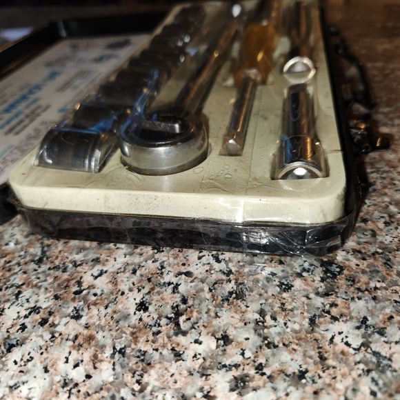 Vintage Chrome Plated 21 pc Socket Set - Picture 5 of 8